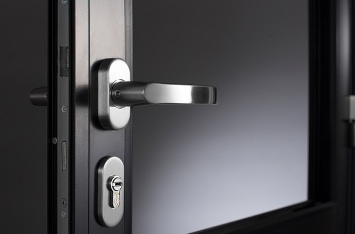 杭州封阳台养植：系统门窗焕活绿意