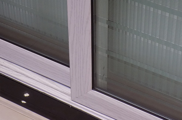 杭州低层封阳台选凯铭德：防潮降噪，焕新生活